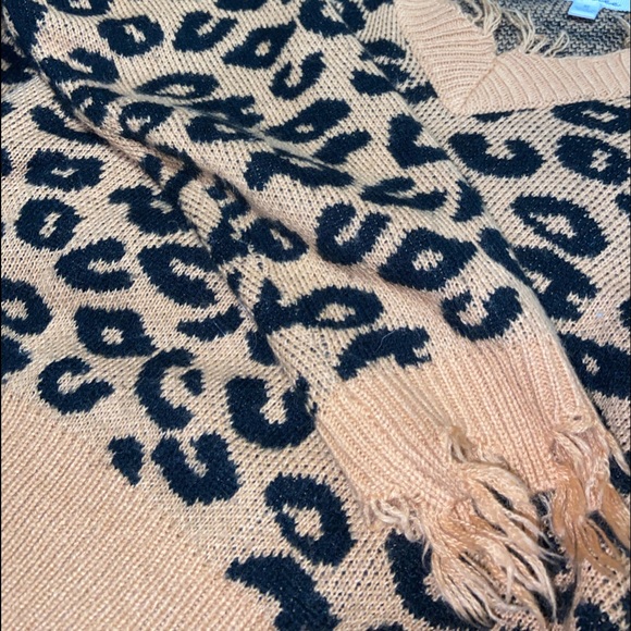Cheetah Sweater - Picture 2 of 4